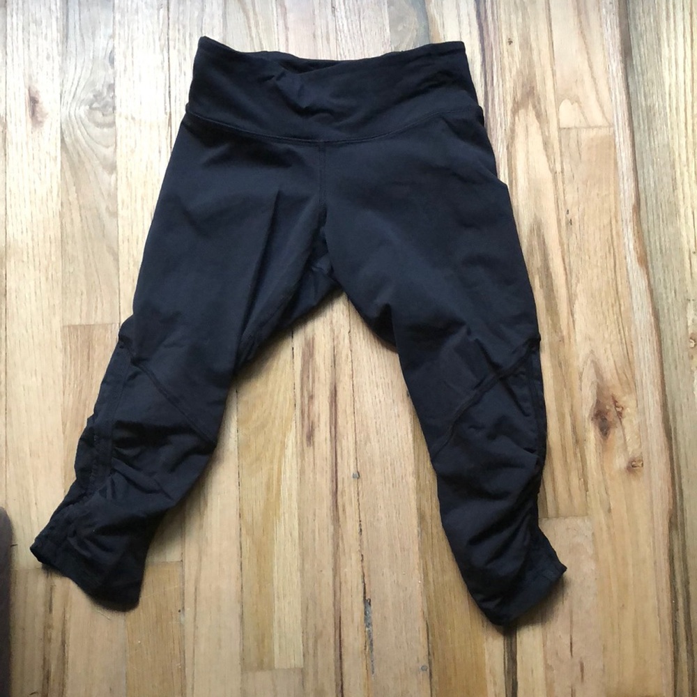 Lululemon ruffle crops